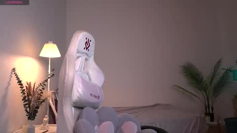 Snapshot of dragon_ink chatting on 11-08-25, 06:35 Lisbeth Salander online show from 11-08-25, 06:35