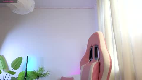 Snapshot of dragon_ink chatting on 11-17-25, 05:57 Lisbeth Salander online show from 11-17-25, 05:57