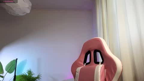 Snapshot of dragon_ink chatting on 11-21-25, 06:23 Lisbeth Salander online show from 11-21-25, 06:23