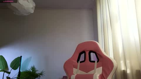 Snapshot of dragon_ink chatting on 11-25-25, 06:24 Lisbeth Salander online show from 11-25-25, 06:24