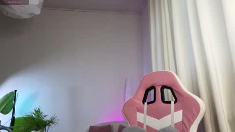 Snapshot of dragon_ink chatting on 11-28-25, 06:16 Lisbeth Salander online show from 11-28-25, 06:16