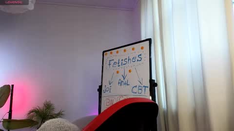 Snapshot of dragon_ink chatting on 12-14-25, 05:35 Lisbeth Salander online show from 12-14-25, 05:35