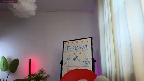 Snapshot of dragon_ink chatting on 12-16-25, 06:18 Lisbeth Salander online show from 12-16-25, 06:18