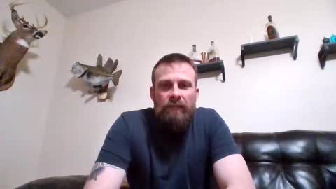 Snapshot of dragoste18 chatting on 12-23-25, 06:33 Dragoste online show from 12-23-25, 06:33