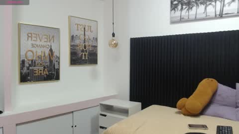 Snapshot of draxblade chatting on 12-18-25, 08:15 DraxBlade online show from 12-18-25, 08:15