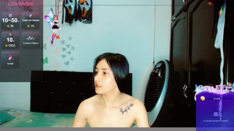 Snapshot of dream__girls69944 chatting on 12-17-24, 10:23 sharon online show from 12-17-24, 10:23