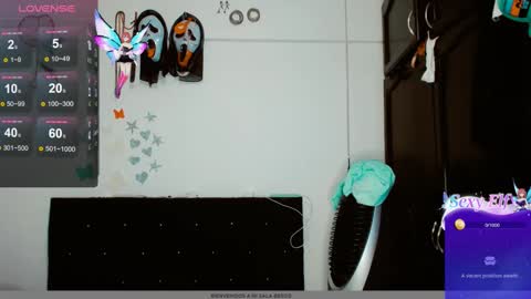 Snapshot of dream__girls69944 chatting on 12-24-24, 11:17 sharon online show from 12-24-24, 11:17