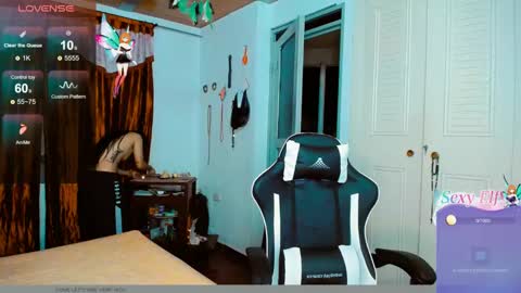 Snapshot of dream__girls69944 chatting on 01-20-25, 09:13 sharon online show from 01-20-25, 09:13