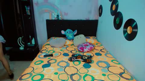 Snapshot of dream__girls69944 chatting on 11-11-25, 09:53 sharon online show from 11-11-25, 09:53