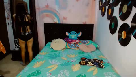 Snapshot of dream__girls69944 chatting on 01-08-26, 09:11 sharon online show from 01-08-26, 09:11