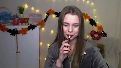 Mari online show from 10-15-25, 06:13