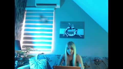 A girl online show from 02-03-25, 08:24