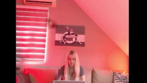 A girl online show from 10-10-25, 07:29