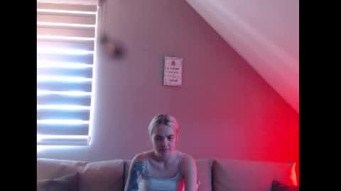 Snapshot of dreamcatcherfantasy chatting on 06-22-26, 07:27 A girl online show from 06-22-26, 07:27