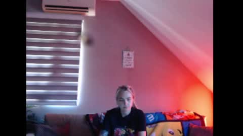 Snapshot of dreamcatcherfantasy chatting on 07-03-26, 07:48 A girl online show from 07-03-26, 07:48