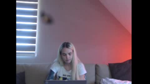 Snapshot of dreamcatcherfantasy chatting on 07-14-26, 10:21 A girl online show from 07-14-26, 10:21