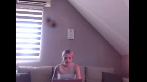 Snapshot of dreamcatcherfantasy chatting on 07-17-26, 07:26 A girl online show from 07-17-26, 07:26