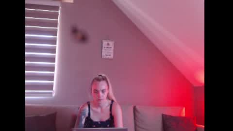 Snapshot of dreamcatcherfantasy chatting on 08-02-26, 07:07 A girl online show from 08-02-26, 07:07