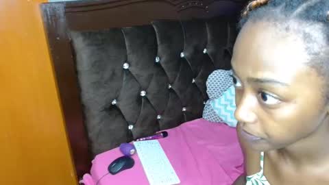 Snapshot of dreameyez chatting on 02-20-26, 06:26 Dreameyes online show from 02-20-26, 06:26