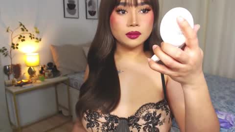 Snapshot of dreamgirlheaven chatting on 01-11-25, 07:17 Heaven online show from 01-11-25, 07:17