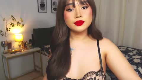 Snapshot of dreamgirlheaven chatting on 01-16-25, 06:46 Heaven online show from 01-16-25, 06:46