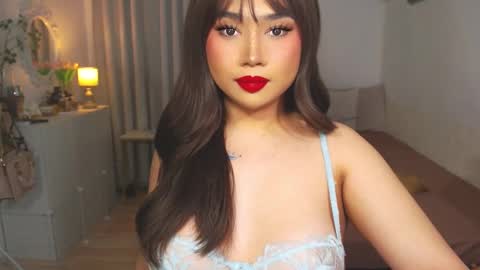 Snapshot of dreamgirlheaven chatting on 01-27-25, 07:45 Heaven online show from 01-27-25, 07:45