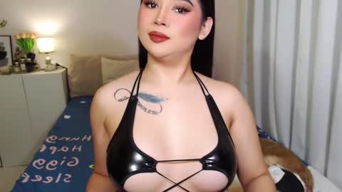 Snapshot of dreamgirlheaven chatting on 09-10-25, 07:08 Heaven online show from 09-10-25, 07:08