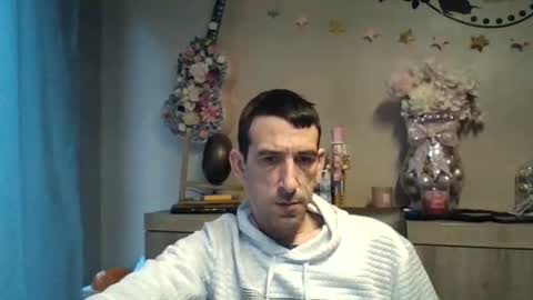 dreamguy38 online show from 12-19-25, 09:05