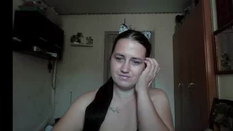 Snapshot of dreamiebelle chatting on 09-19-25, 08:27 dreamiebelle online show from 09-19-25, 08:27