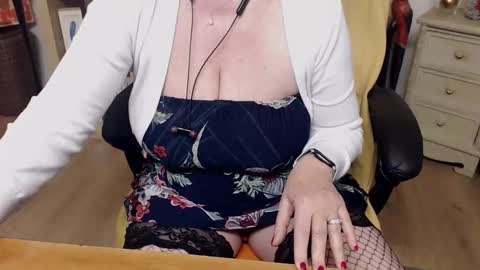 Snapshot of dreammilfi chatting on 02-04-25, 08:24 dreammilfi online show from 02-04-25, 08:24