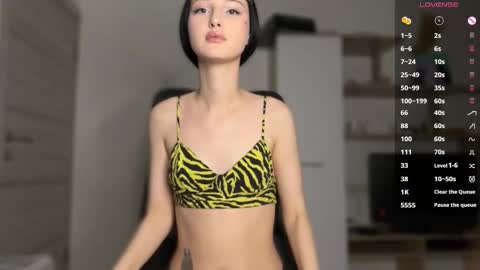 Snapshot of dreamy_aura chatting on 11-29-25, 11:52 Sofia online show from 11-29-25, 11:52