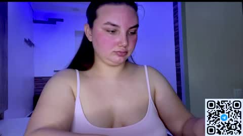 Snapshot of dreamyblushfairy chatting on 05-07-26, 07:14 Mila online show from 05-07-26, 07:14
