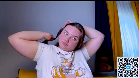 Snapshot of dreamyblushfairy chatting on 05-23-26, 02:32 Mila online show from 05-23-26, 02:32
