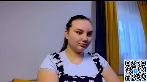 Snapshot of dreamyblushfairy chatting on 05-31-26, 04:47 Mila online show from 05-31-26, 04:47