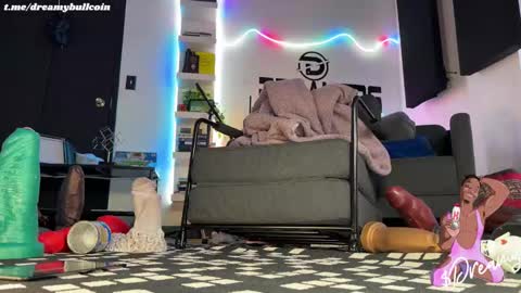 Snapshot of dreamybullxxx chatting on 12-16-24, 11:50 Dreamy online show from 12-16-24, 11:50