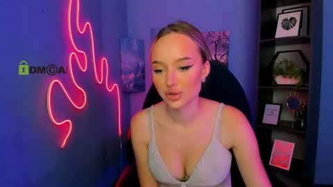 Snapshot of dreamyivyy chatting on 07-02-26, 01:28 Ivy online show from 07-02-26, 01:28