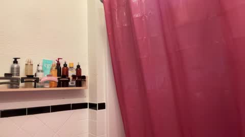 Snapshot of dreamyriri chatting on 12-10-24, 05:44 RIRI OR DREAMY online show from 12-10-24, 05:44