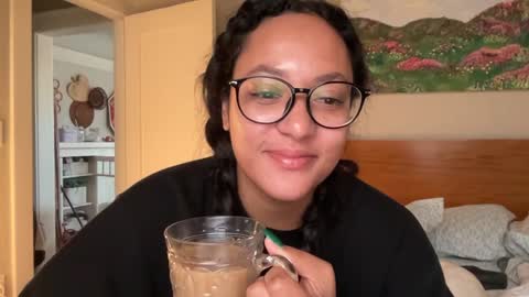 Snapshot of dreamyriri chatting on 12-22-24, 04:48 RIRI OR DREAMY online show from 12-22-24, 04:48