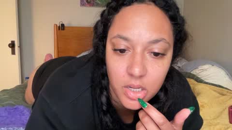 Snapshot of dreamyriri chatting on 12-22-24, 07:52 RIRI OR DREAMY online show from 12-22-24, 07:52