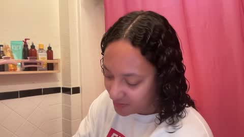 Snapshot of dreamyriri chatting on 01-01-25, 05:22 RIRI OR DREAMY online show from 01-01-25, 05:22