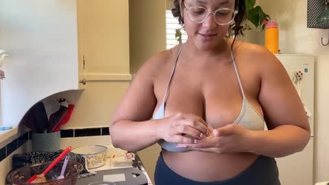 Snapshot of dreamyriri chatting on 01-07-25, 09:25 RIRI OR DREAMY online show from 01-07-25, 09:25