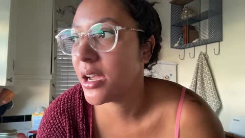 Snapshot of dreamyriri chatting on 01-15-25, 04:43 RIRI OR DREAMY online show from 01-15-25, 04:43