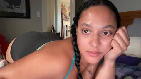 Snapshot of dreamyriri chatting on 01-23-25, 12:35 RIRI OR DREAMY online show from 01-23-25, 12:35