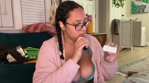 Snapshot of dreamyriri chatting on 01-23-25, 03:37 RIRI OR DREAMY online show from 01-23-25, 03:37