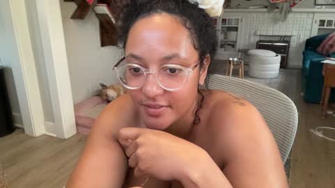 Snapshot of dreamyriri chatting on 02-01-25, 12:51 RIRI OR DREAMY online show from 02-01-25, 12:51