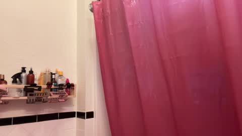 Snapshot of dreamyriri chatting on 02-11-25, 10:39 RIRI OR DREAMY online show from 02-11-25, 10:39