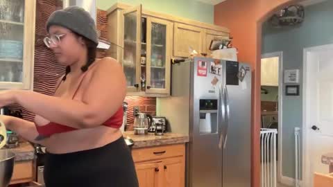 Snapshot of dreamyriri chatting on 02-14-25, 04:31 RIRI OR DREAMY online show from 02-14-25, 04:31