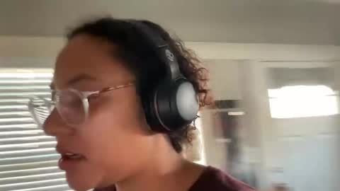 Snapshot of dreamyriri chatting on 02-25-25, 03:49 RIRI OR DREAMY online show from 02-25-25, 03:49