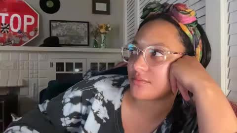 Snapshot of dreamyriri chatting on 03-06-25, 03:13 RIRI OR DREAMY online show from 03-06-25, 03:13