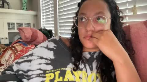 Snapshot of dreamyriri chatting on 09-24-25, 04:10 RIRI OR DREAMY online show from 09-24-25, 04:10